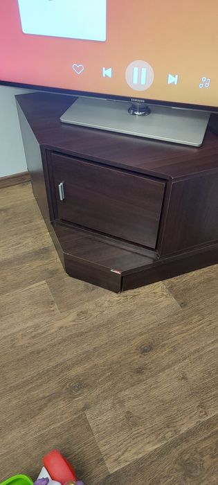 Продаю тумбу под телевизор