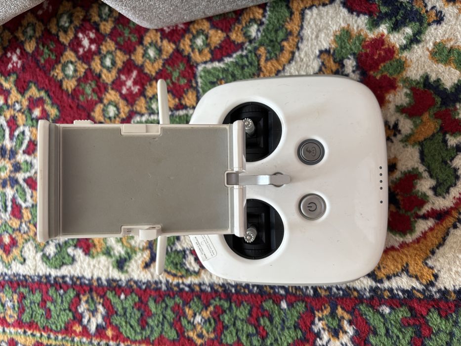 Дрон DJI Phantom 4