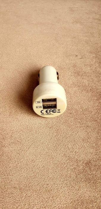 Încărcător auto 12 - 24V DC, cu două porturi USB