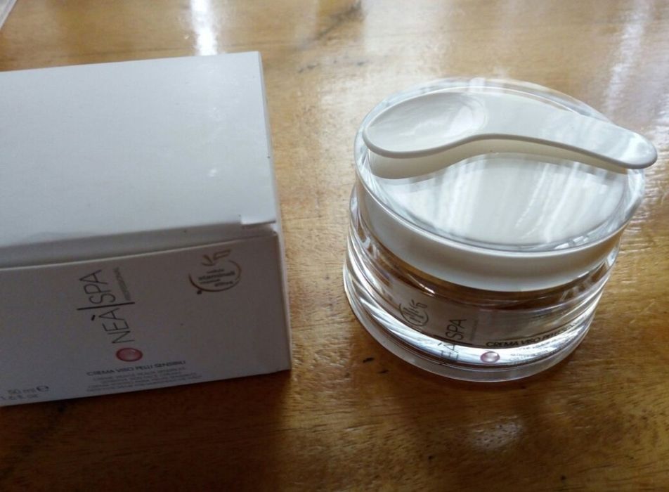 Комплект професионални успокояващи защитен крем и маска за лице NeaSpa