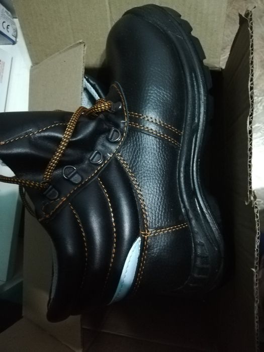 Продам ботинки рабочие