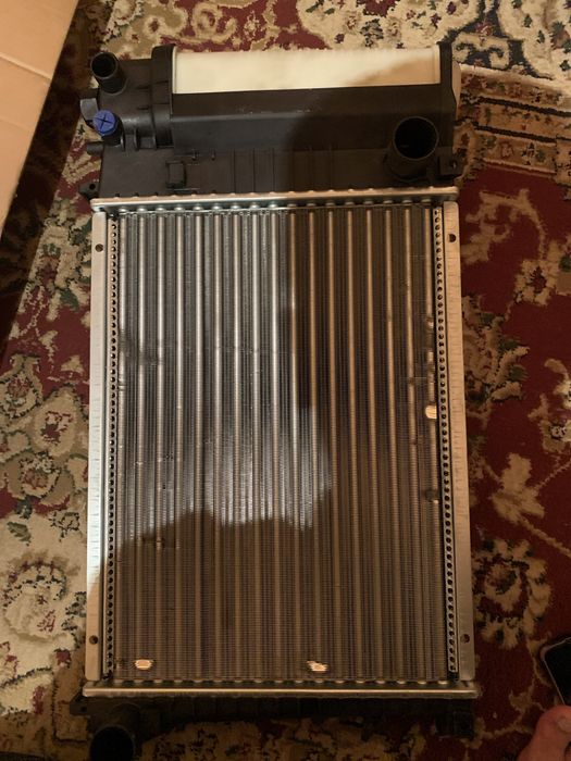 BMW E34 радиатор основной без кандёр