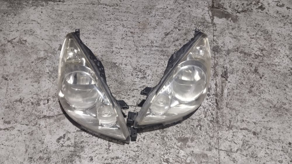 Передние фары Nissan Note e11