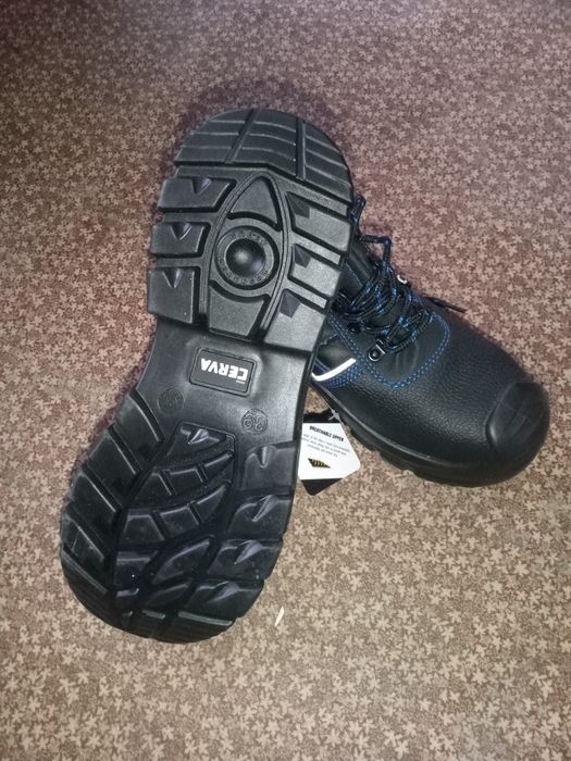 Продам спец обувь