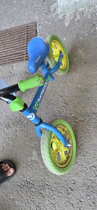 Продам беговел для детей от 2-6 лет
