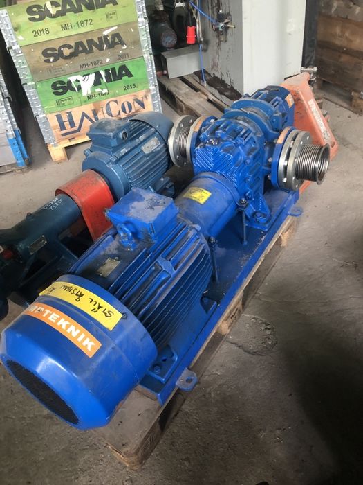 Винтова вакуум помпа с електромотор