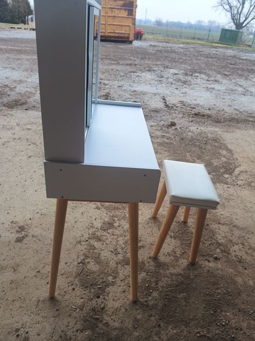 Măsuță toaletă machiaj