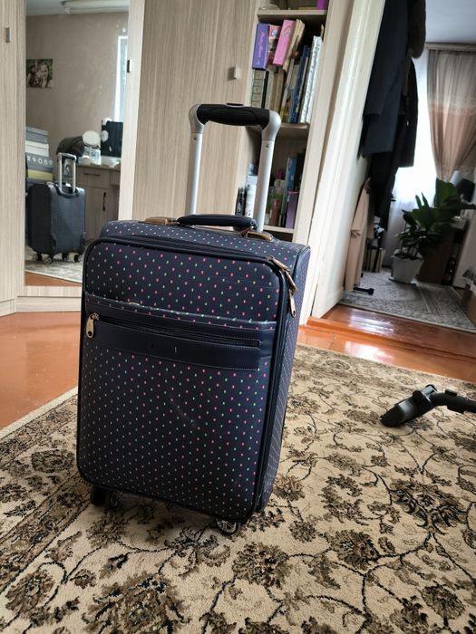 Чемодан синий, размер S