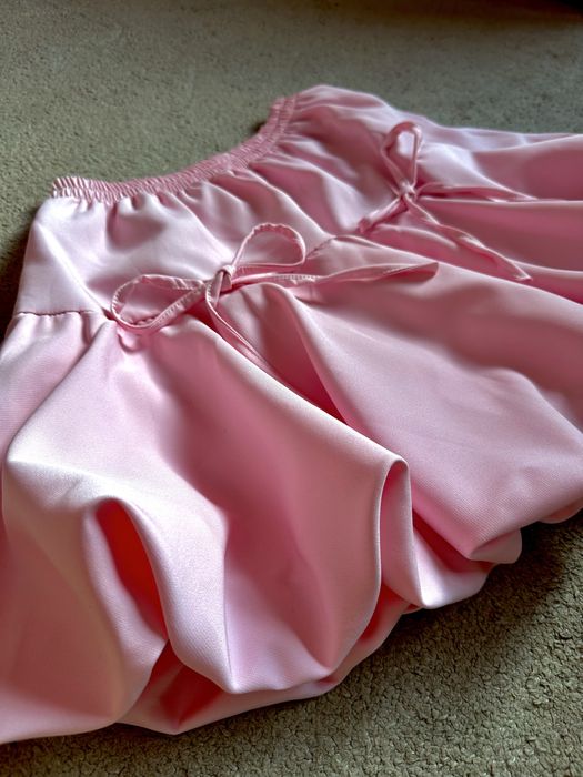 Розова пола с панделки