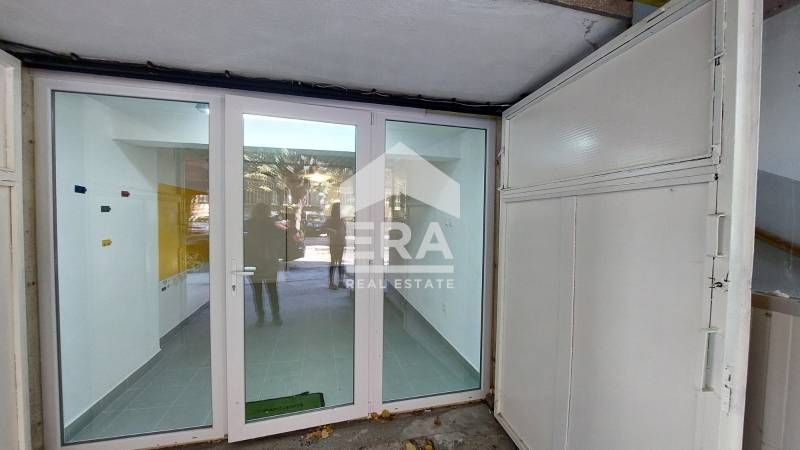 Търговско помещение под наем в района на Окръжна болница