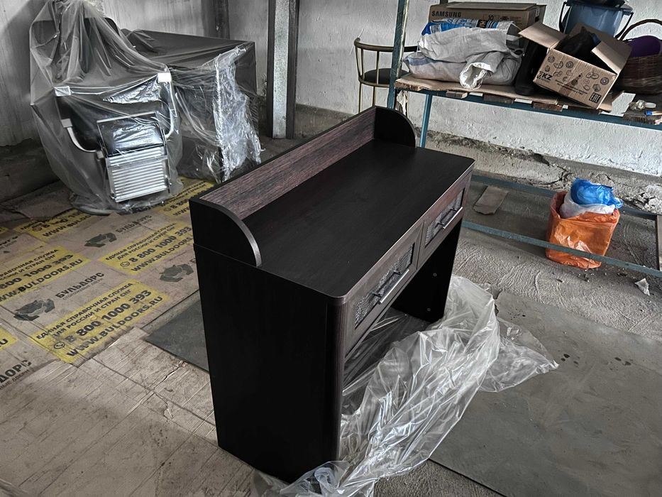 Зеркало и Комод для парикмахерской. Срочно