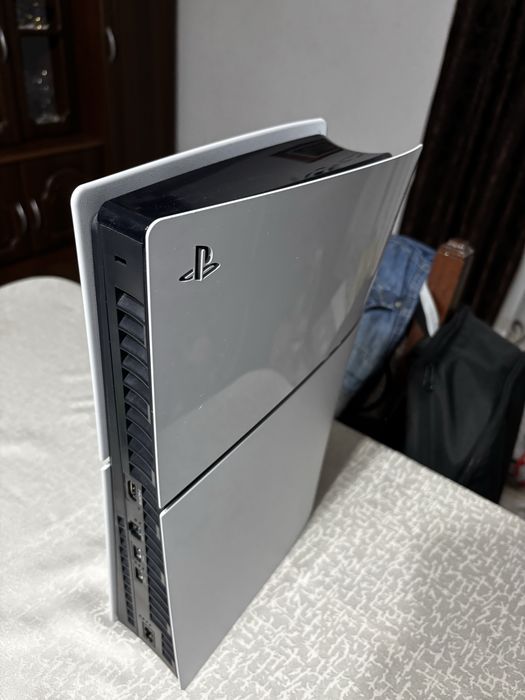 PlayStation 5 Slim,1T stocare,perfect functional,varianta cu disc+digital edition,+2 discuri(Gta 5,FC25)