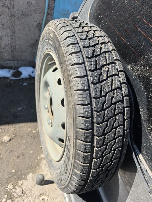 Продам запаску на ниву