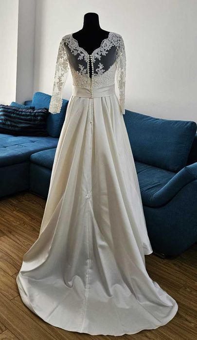 Rochie de mireasă in stil prințesă - cu trenă