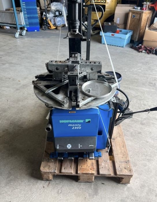 Mașină de dejantat Hofmann Monty 2300 cu adaptor biciclete