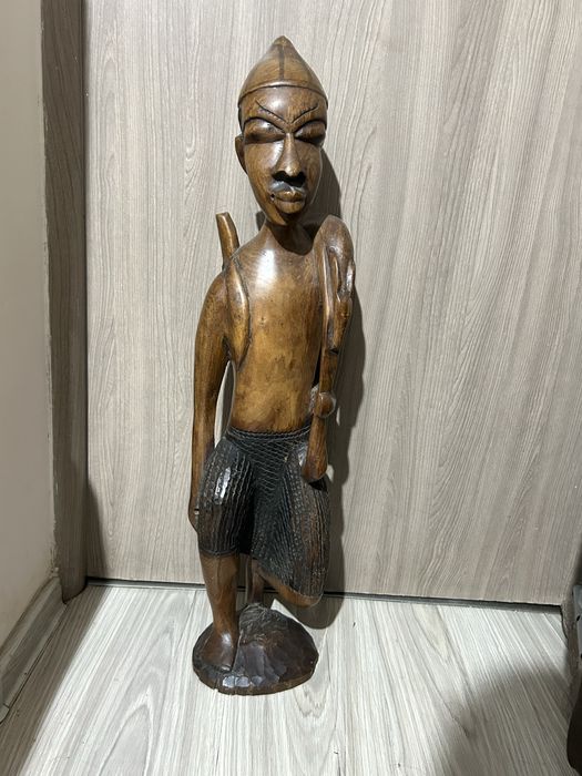 Statueta africana din lemn