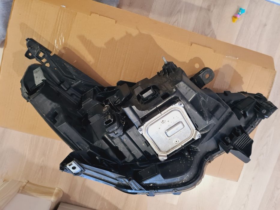 Vând Far stânga Renault Clio V 260609987R