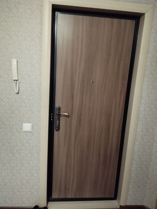 Продам входную дверь