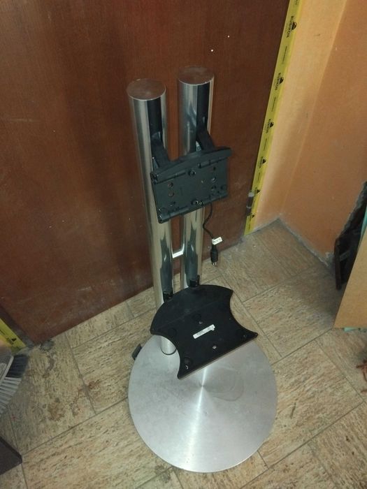Стойка за ТВ с мотор и саундбар