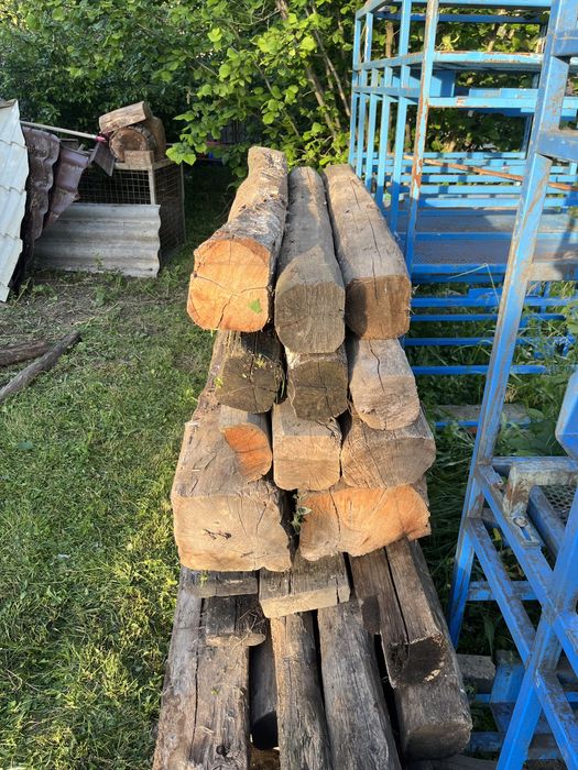 Grinzi uscate de stejar de peste 100 ani.