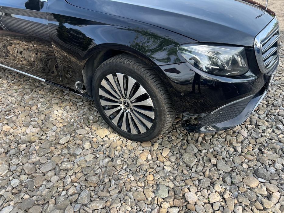 Mercedes E 220 D 4matic, avariat, AVARIATE