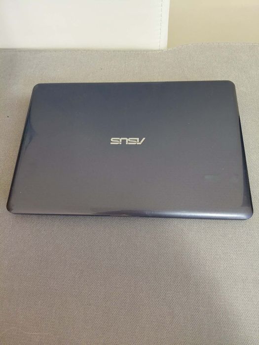 Лаптоп ASUS E203N