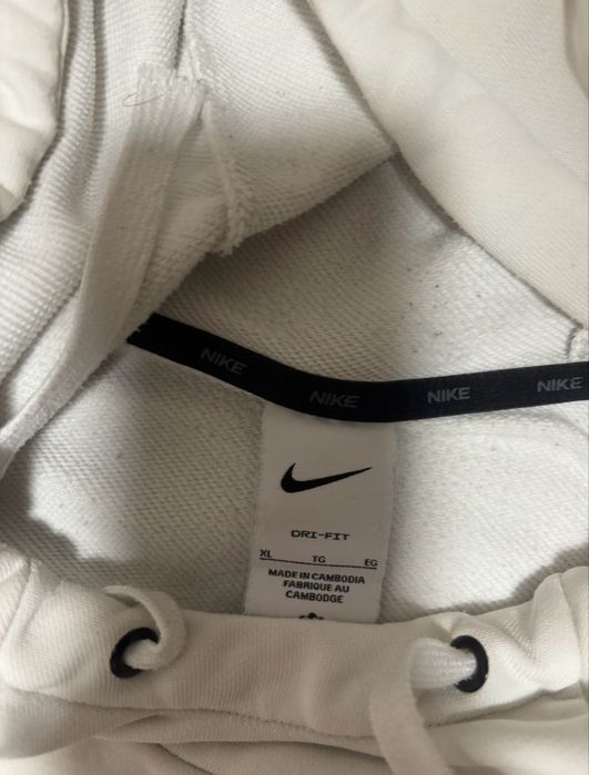 Продавам мъжко горнище Nike