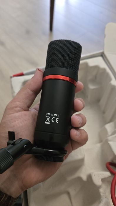 Scarlett studio микрофон и слушаки CM25 MkII