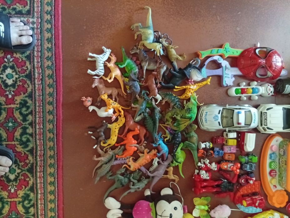 Детские игрушки .