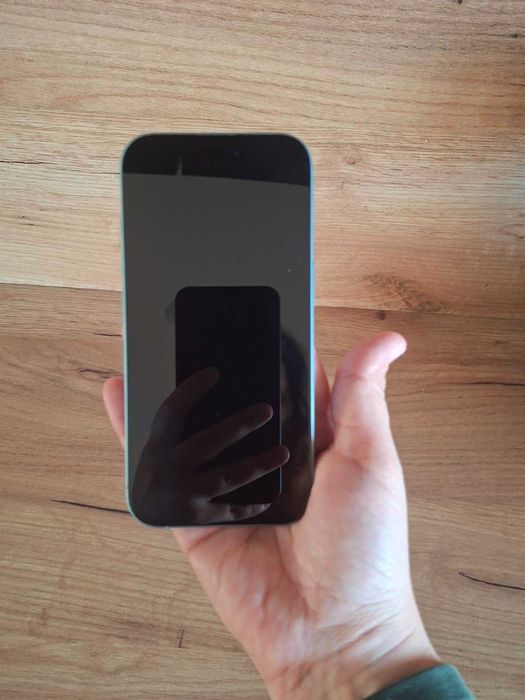 Продавам iPhone 16, 128 GB