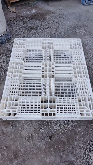 Паллет пластиковые