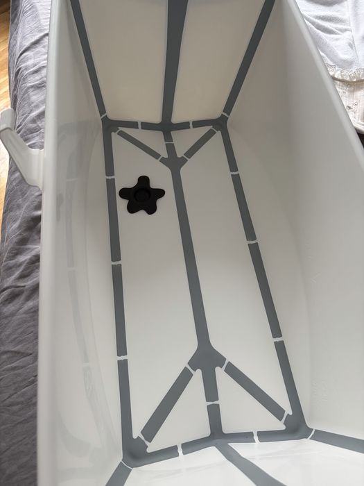 Продавам Stokke® Flexi Bath® Сгъваема ваничка с подложка White-30 евро.