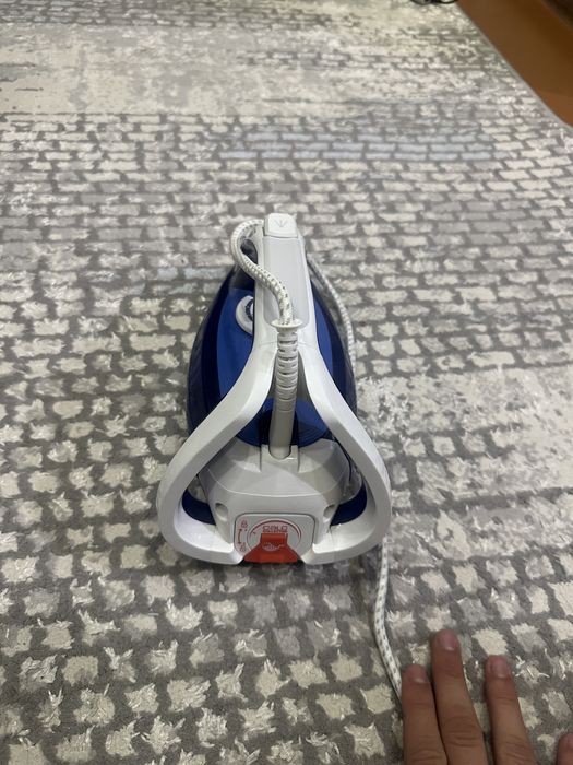 Утюг, пар имеется