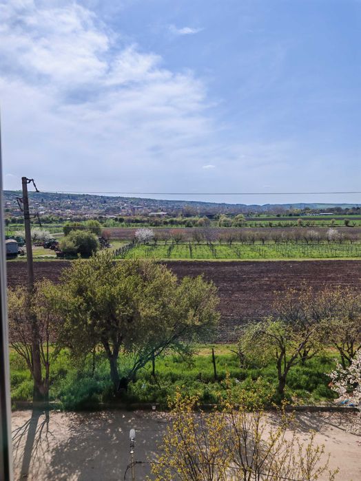 Продавам двустаен апартамент в кв. Деленките с. Айдемир