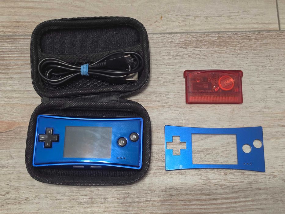 Rar Ninendo Gameboy Micro cu Pokemony Ruby English