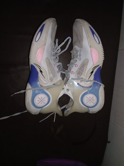 Продаю кроссовки