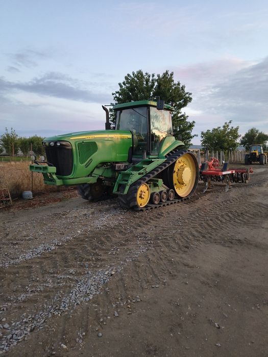 Vând tractor John Deere 8220T