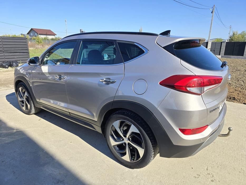 Hyundai Tucson. 2.0 crdi, echiparea Luxury, unic proprietar