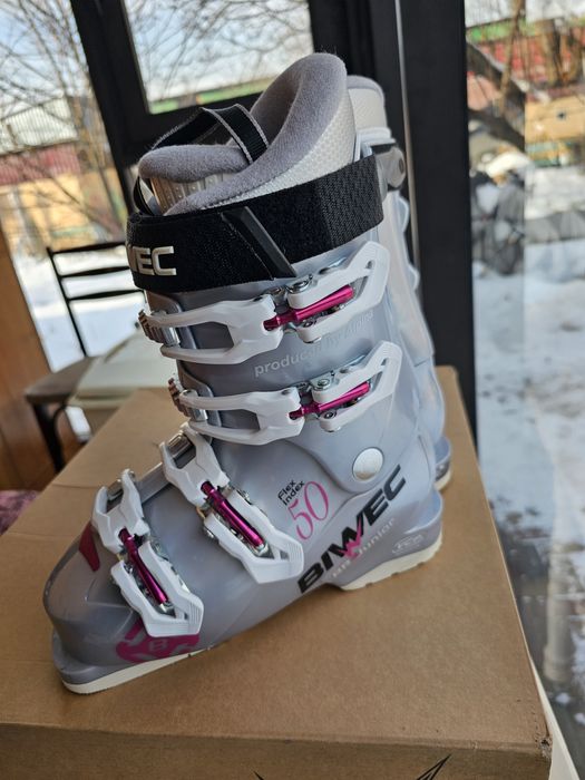 Продам лыжи ELAN с ботинками BIWEC для девочки
