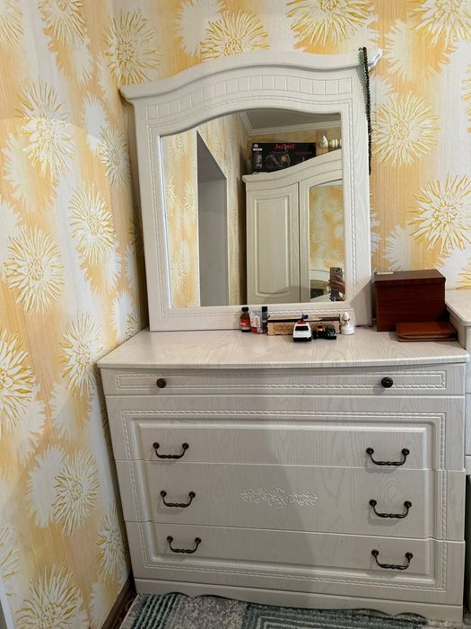 Спальный гарнитур сатылады