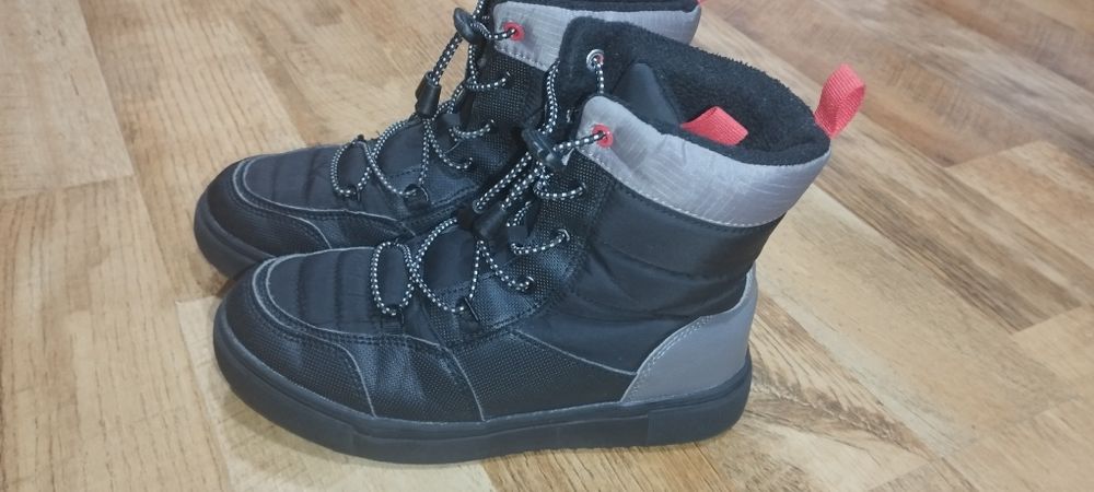 Топли боти Reserved