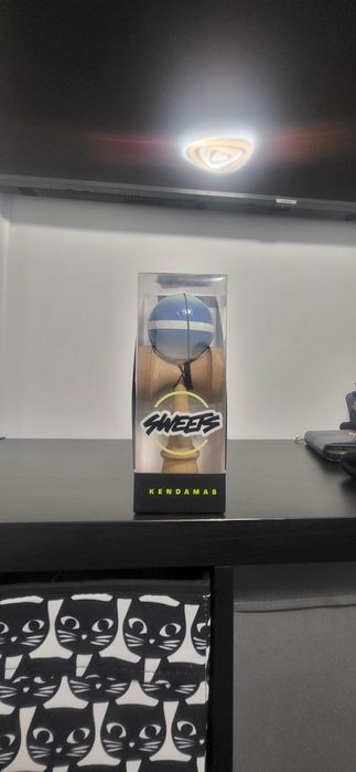 Kendama sweets broken shape horizon fade