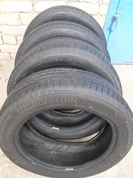 Продам шины 215/55/17 бриджестон