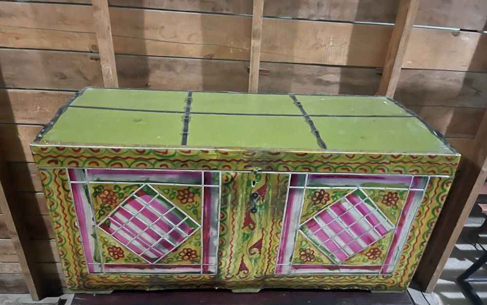 Сандиқлар сотилади.