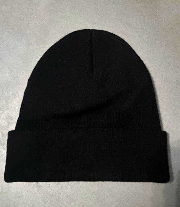 Продам зимнюю шапку  stussy