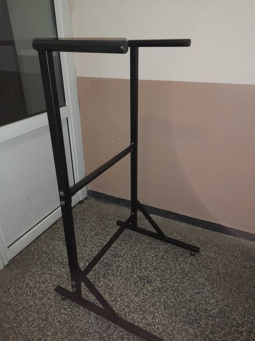 Успоредка/Стойка за кофички