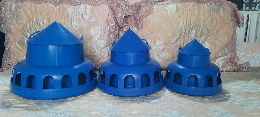 Закрытая кормушка для голубей