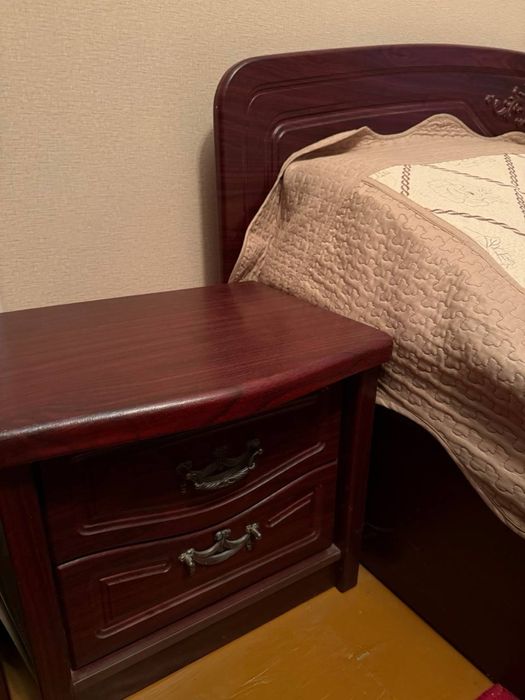 Продается спальный гарнитур