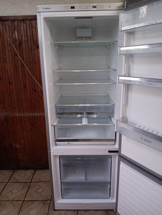 XXL Иноксов комбиниран хладилник с фризер Бош Bosch 2 години гаранция!