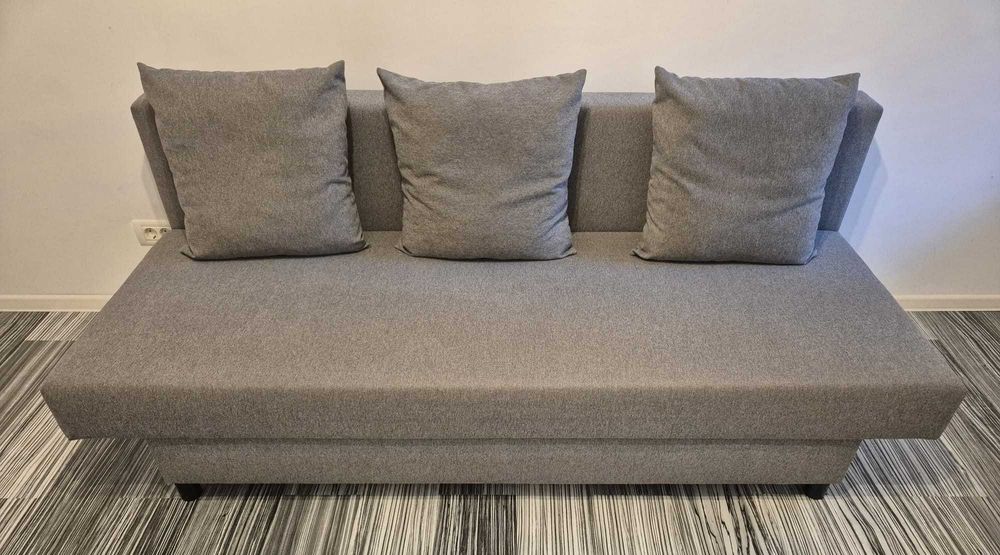 Mobilier apartament – canapea IKEA ASARUM + bucătărie MDF + masă IKEA NORDEN + corp make-up IKEA